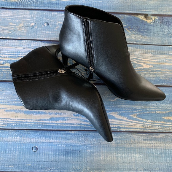 Tahari Boots - Picture 4 of 8